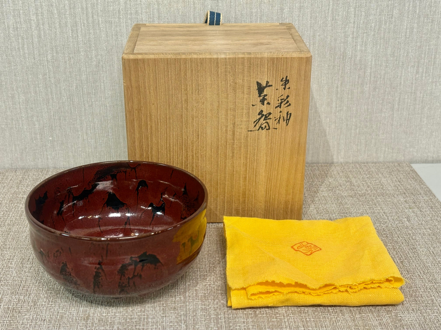 SBKTB195 九谷焼　三ツ井為吉造　朱彩釉　茶碗