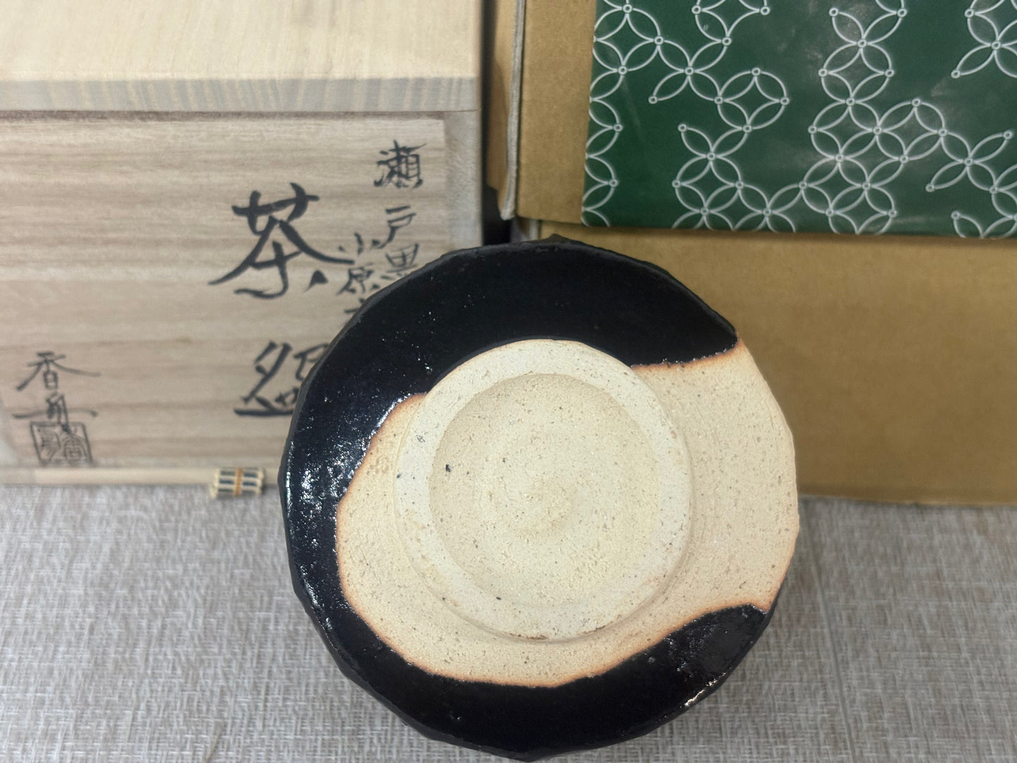 SBKTB165  香舟作 瀨戶黑 茶碗 小原木寫 信樂燒